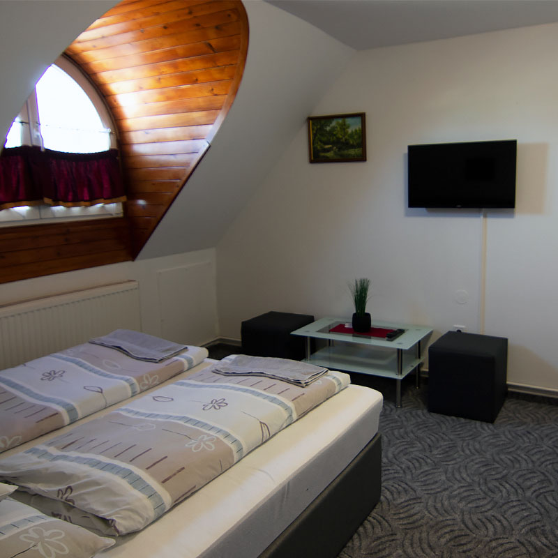 Király Vendéglő és Vendégház Zirc - Szobáink